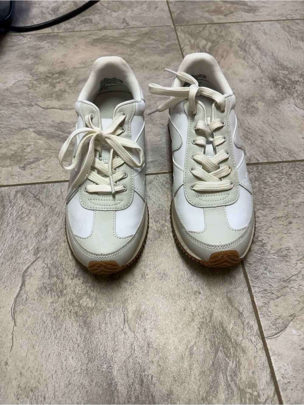 Universal Thread Cream and White Women's Athletic Sneakers